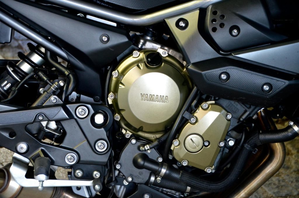 black yamaha motorcycle