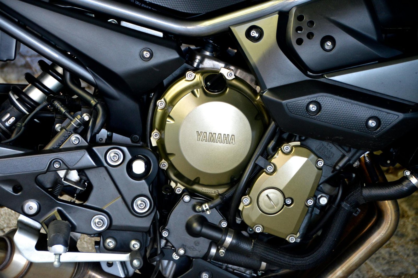 black yamaha motorcycle